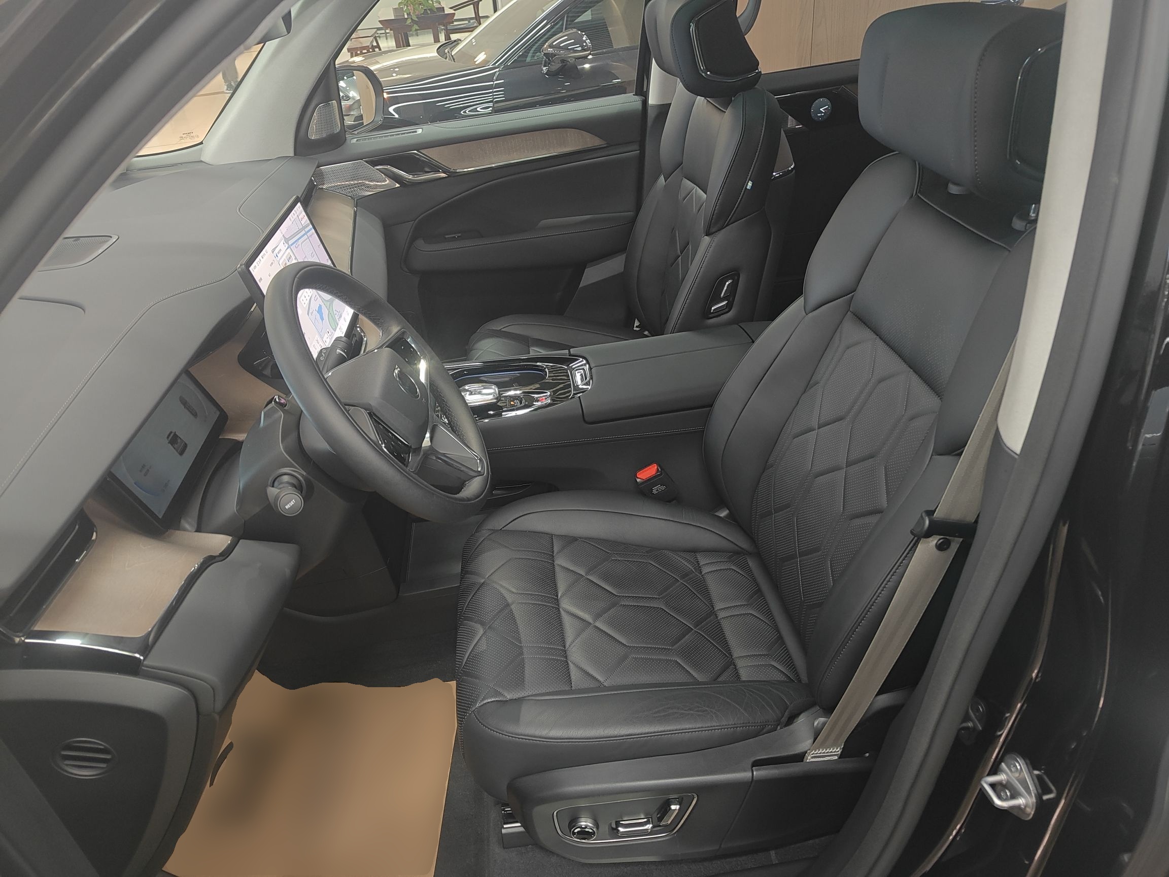 Переднее сиденье в автомобиле