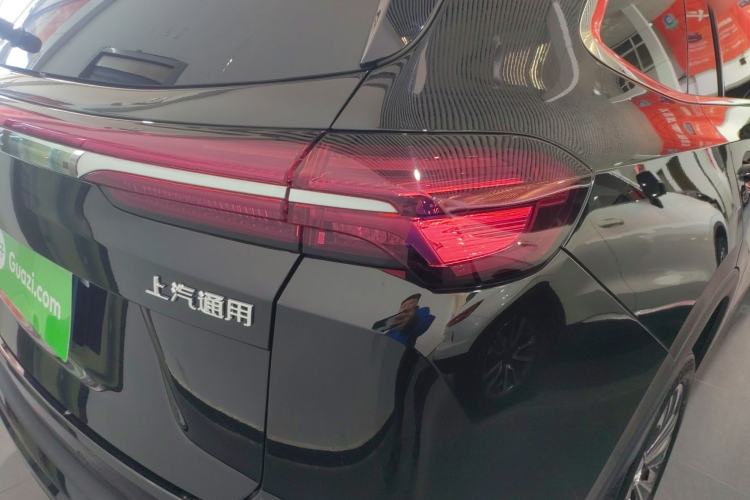 Used Buick Envision 2025 Encore Plus 28T Two-Wheel-Drive Platinum Edition