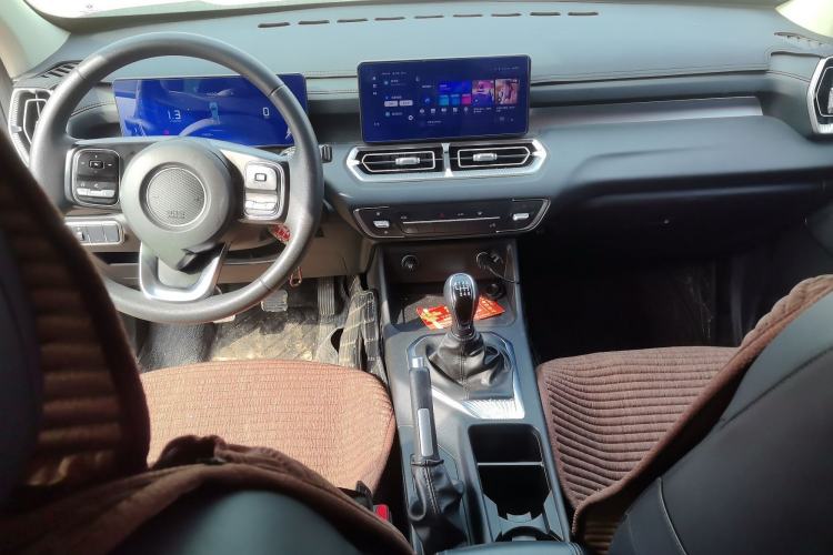 Used Great Wall King Kong Poer 2022 2.0T Manual Gasoline Two-Wheel-Drive Elite Version with Long Bed – GW4C20B Center Console