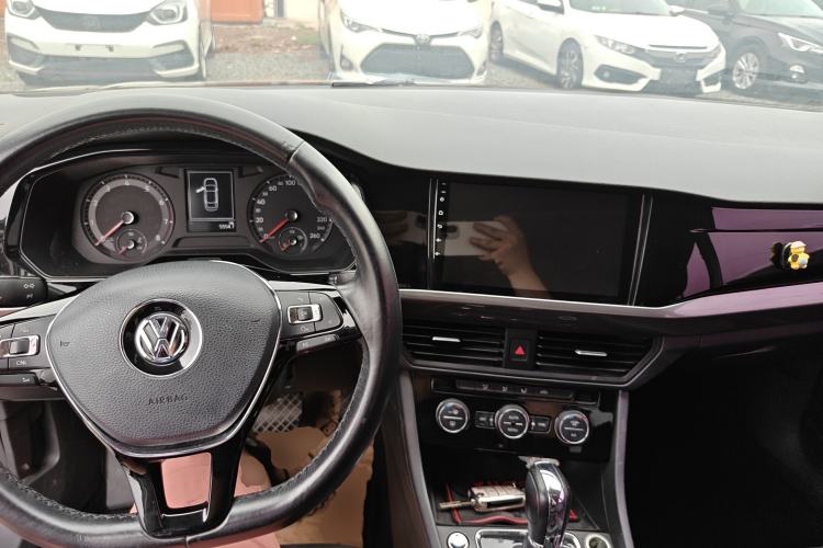 Used Volkswagen Bora 2019 1.5L Automatic Elite Version Center Console