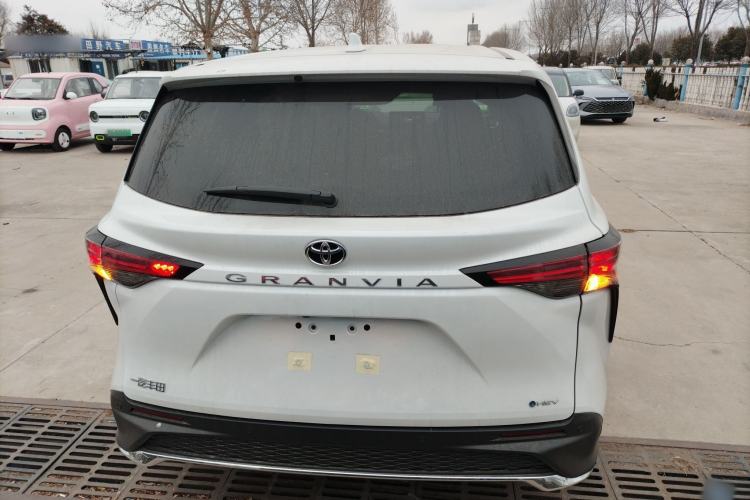 Used Toyota Granvia 2026 Model 2.5L Hybrid Comfort Edition
