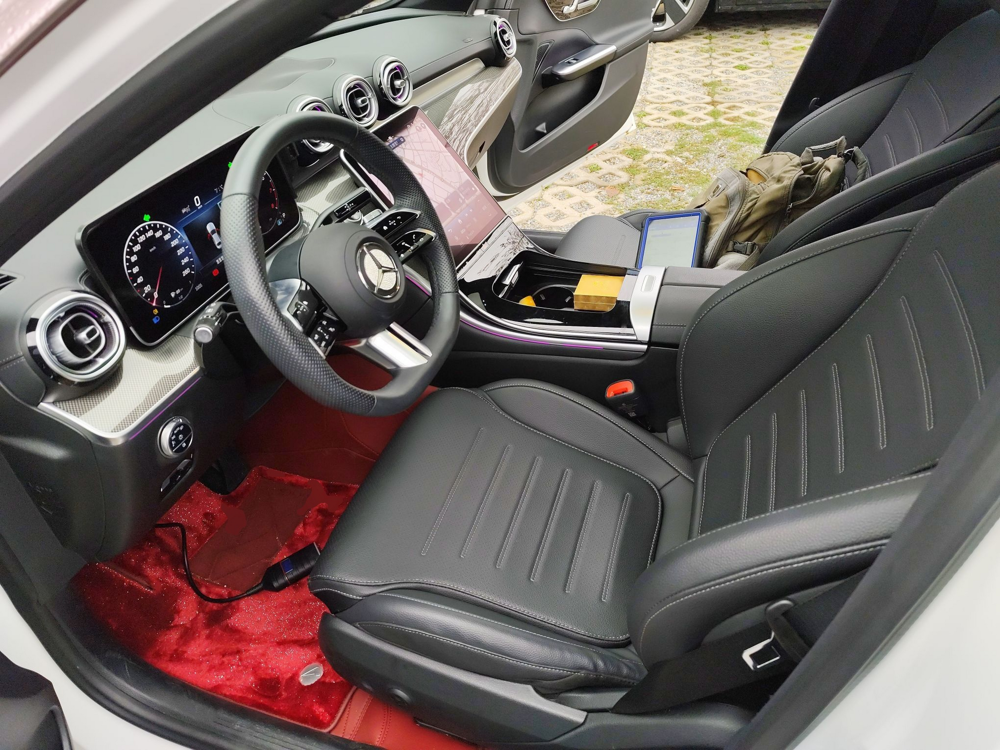 Переднее сиденье в автомобиле