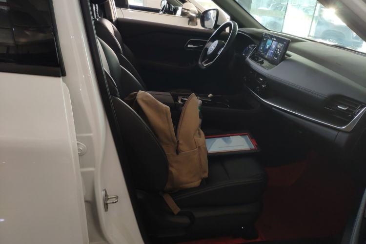 Used Nissan X-Trail 2023 e-POWER Ultra-Hybrid Dual-Motor All-Wheel-Drive Luxury Edition Right Front Seat