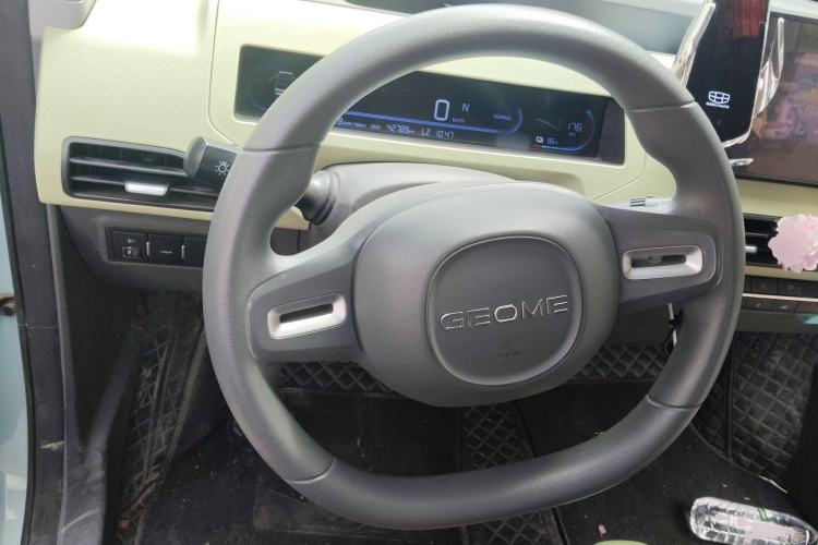 Used Geely Galaxy Panda 2023 Panda Mini 200km Endurance Bear Steering Wheel