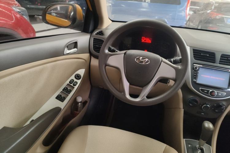 Used Hyundai Verna (older generation) 2013 Sedan 1.4L Automatic Standard GL Model Steering Wheel