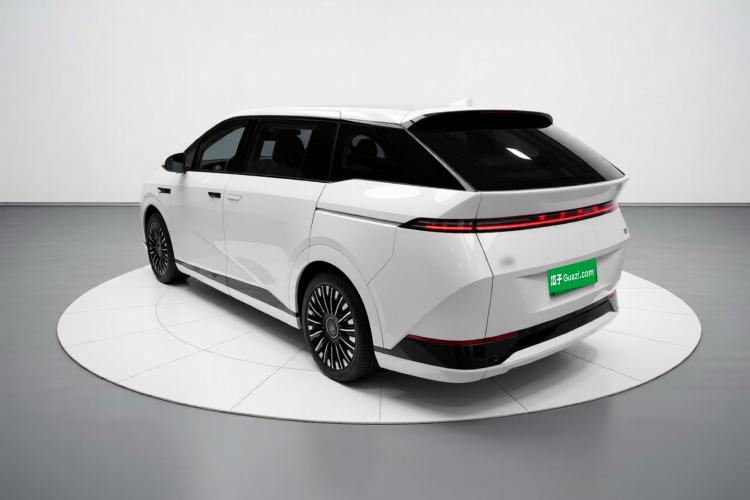 Used XPeng X9 2025 740 Ultra-Long Range Max Exterior 2