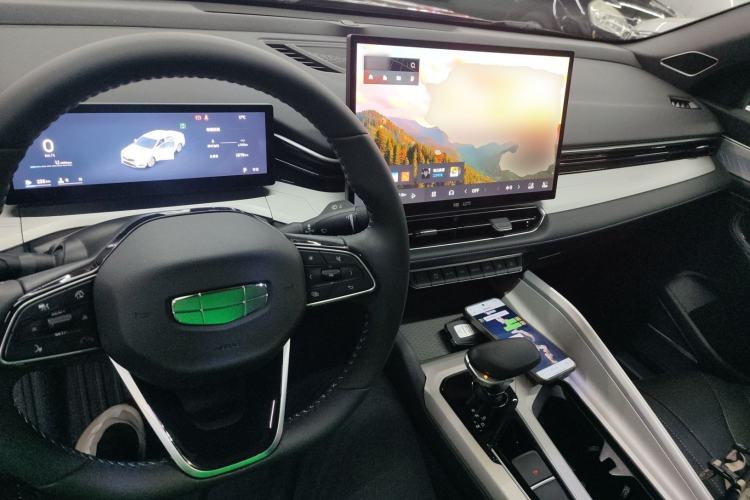 Used Geely Auto Preface 2025 Dongfang Yao 1.5TD Kunlun Edition Center Console