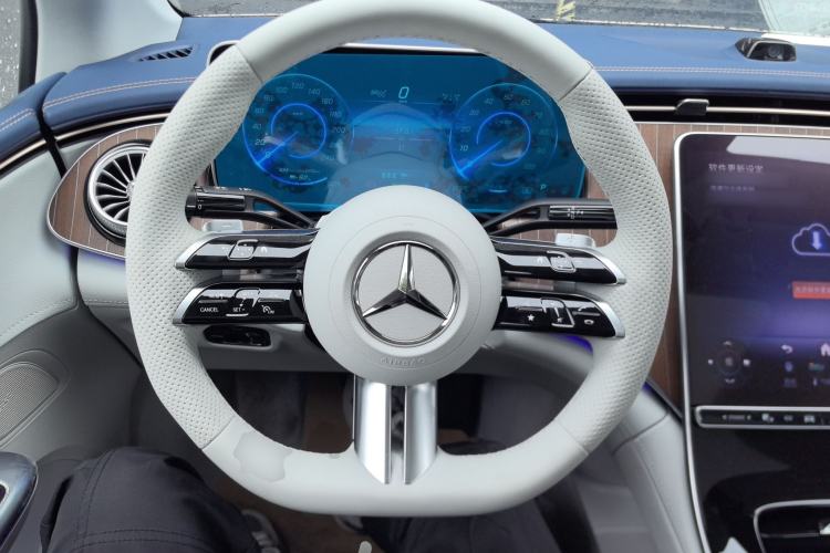 Used Mercedes-Benz EQE 2025 500 4MATIC Pioneer Edition Steering Wheel