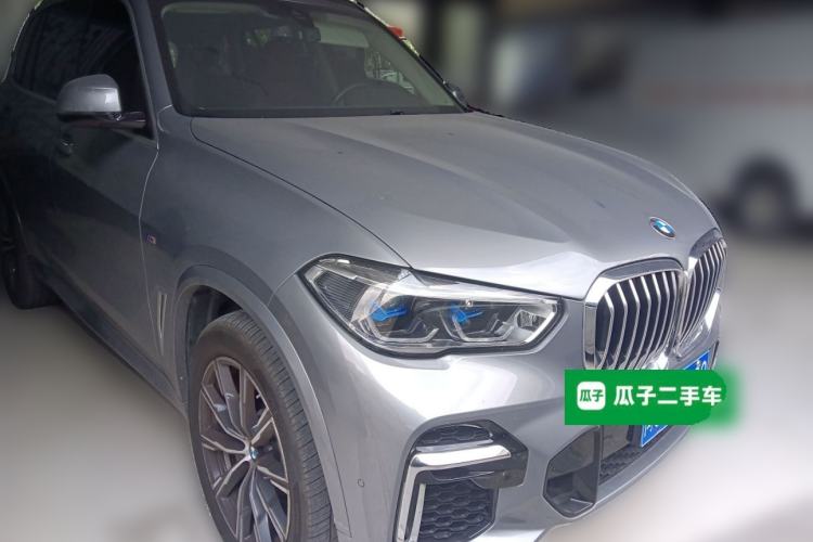 Used BMW X5 2022 xDrive 30Li Luxury M Sport Package Front Right 45 Deg