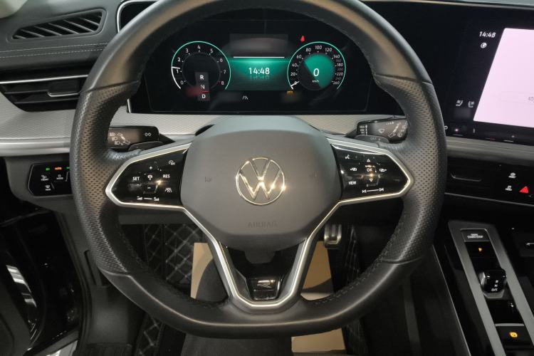 Used Volkswagen Tavendor 2024 380TSI All-Wheel Drive R-Line Cruise Edition Steering Wheel