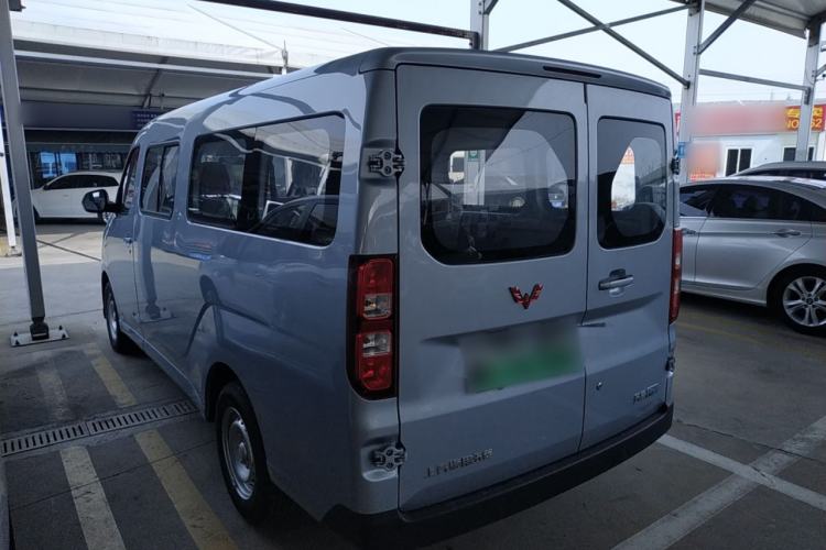 Used Wuling Yangguang 2024 300KM Comfort Version Passenger Van 75kW
