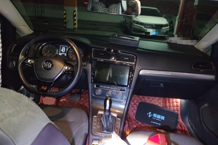 Used Volkswagen Golf 2019 1.6L Automatic Comfort Model China V Standard Center Console