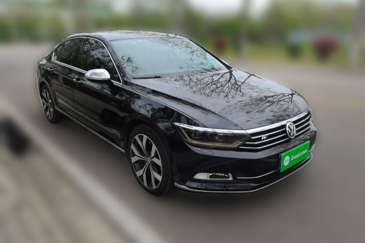 Used Volkswagen Magotan 2018 380TSI DSG Prestige Model Front Right 45 Deg