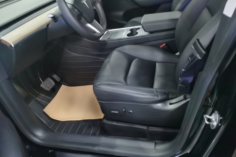 Used Tesla Model Y 2021 Long-Range All-Wheel-Drive Version
