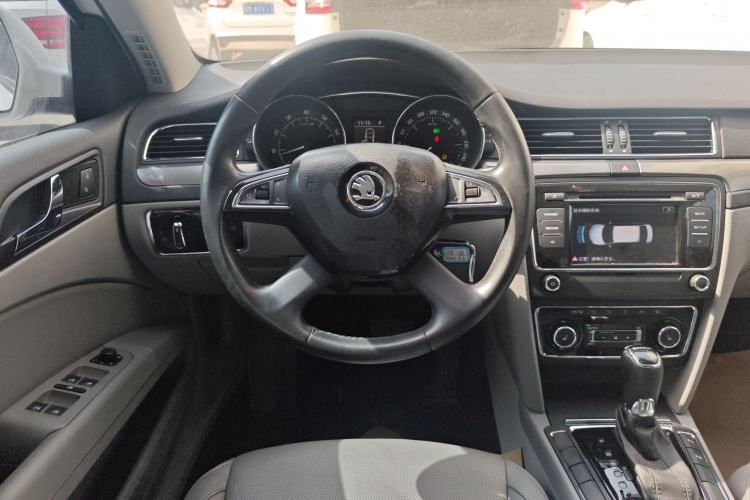 Used Skoda Superb 2013 1.8TSI Automatic Yashi Edition
