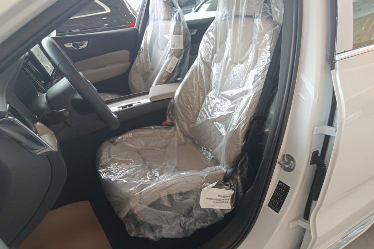 Used Volvo XC60 2026 B5 4x4 Smart Luxury Edition
