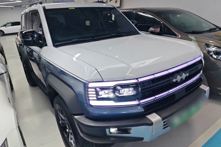 Used Formula Leopard 5 2023 Cloud Ride Flagship Edition Exterior 1