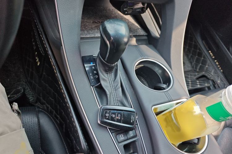 Used Toyota Avalon 2019 2.5L Touring Premium Version China VI Standard Gear Lever