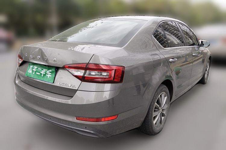 Used Skoda Octavia 2019 1.5L Automatic SmartDrive Comfort Edition China VI Standard Rear Right 45 Deg