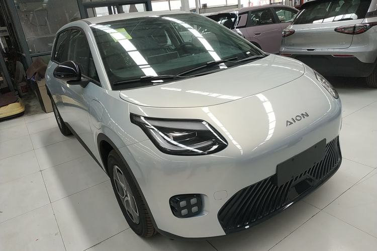 Used AION UT 2025 330 Starlight Edition Front Right 45 Deg