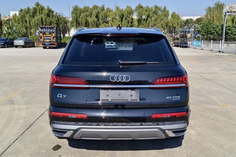 Used Audi Q7 2023 45 TFSI quattro S line Sport model
