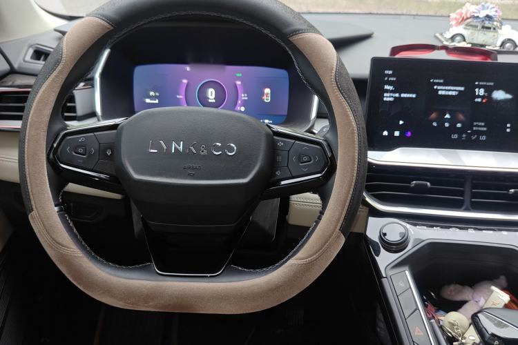 Used Lynk & Co 06 EM-P 2022 PHEV Shero Pink Special Edition