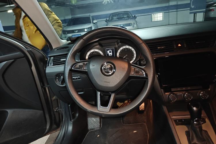 Used Skoda Octavia 2019 1.5L Automatic Smart Drive Luxury Edition China VI Standard