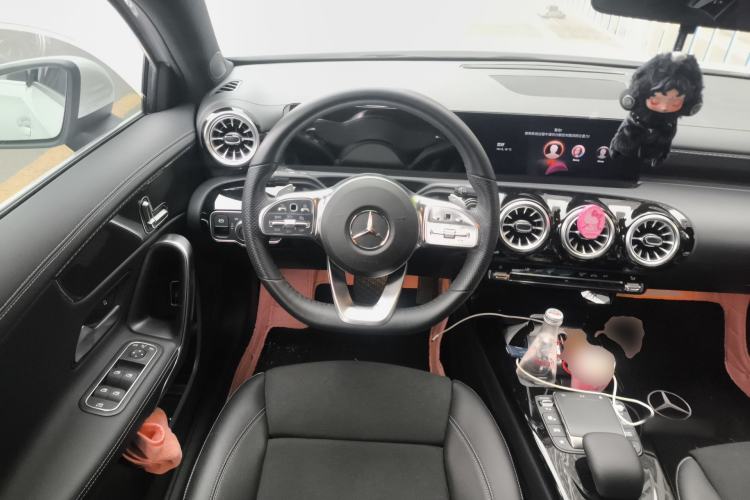 Used Mercedes-Benz A-Class 2022 Revised Version A 200 L Sport Sedan Fashionable Style
