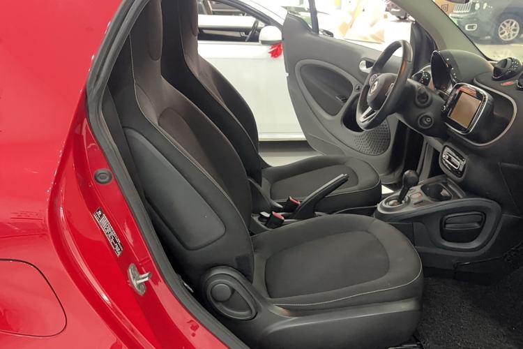 Used smart fortwo 2019 0.9T 66kW Hardtop Engine Version China VI Emission Standard
