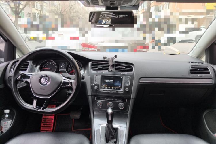 Used Volkswagen Golf 2017 1.6L Automatic Comfort Million-Vehicle Anniversary Edition
