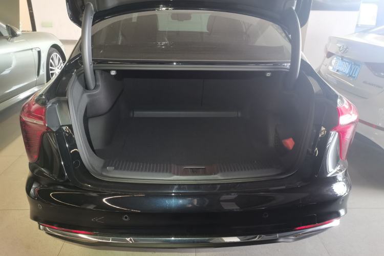 Used Hongqi H5 2024 2.0T Automatic Smart Connect Flagship Edition Trunk