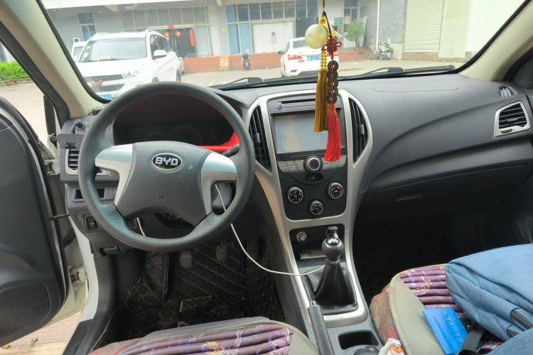 Used BYD F3 2015 Energy-Efficient Model 1.5L Manual Comfort Edition Center Console