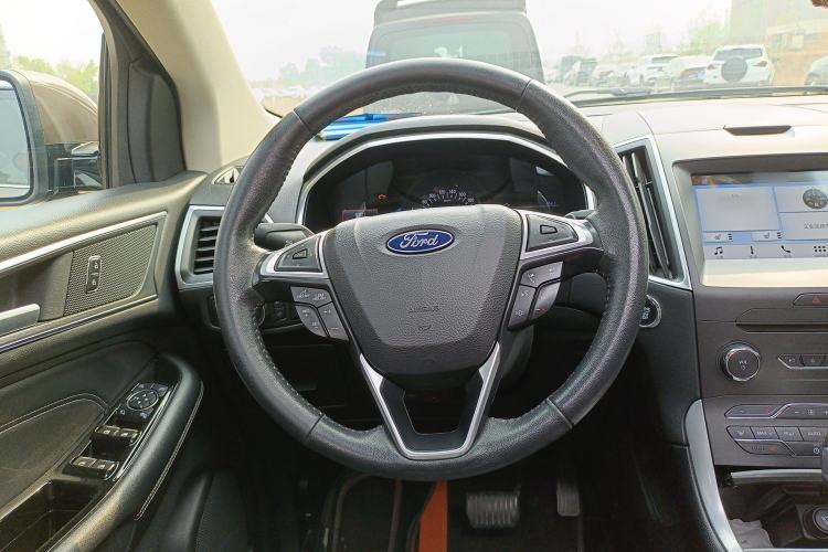 Used Ford Edge 2016 EcoBoost 245 Two-Wheel-Drive Titanium 7-Seater Steering Wheel