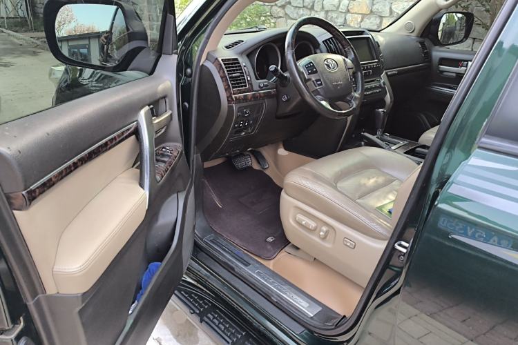Used Toyota Land Cruiser 
