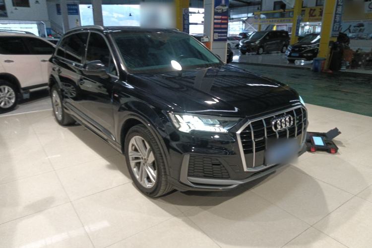 Used Audi Q7 2021 45 TFSI quattro S line Sport model

