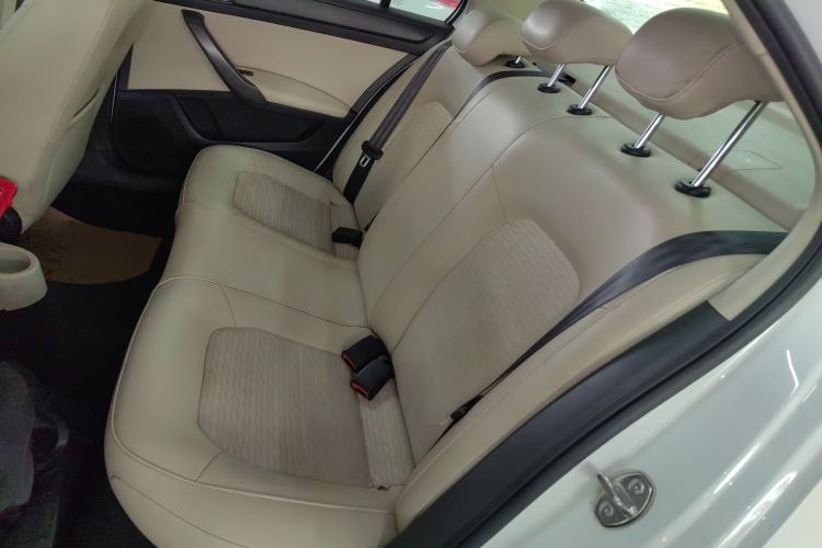 Used Skoda Rapid 2015 1.6L Automatic Smart Selection Model
