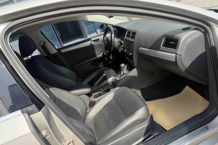 Used Volkswagen Sagitar 2014 Revised Version 1.6L Automatic Comfort Edition Interior 1