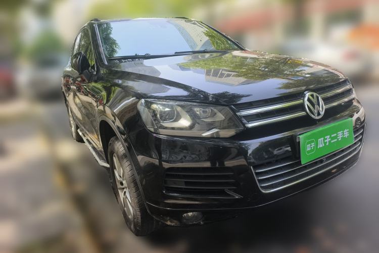 Used Volkswagen Touareg 2011 3.0 TDI Diesel High-End Model Front Right 45 Deg