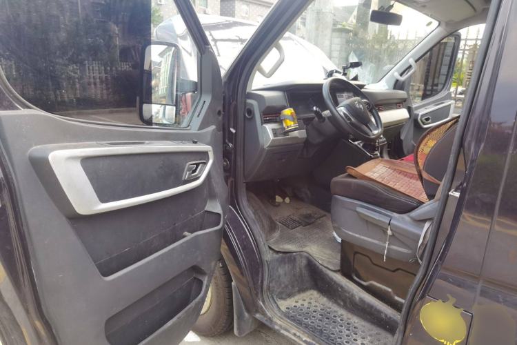 Used Dongfeng Yufeng Yufeng 2023 V9+ 2.0T Automatic Front-Drive Multi-Function Mid-Roof 7/8/9-Seater