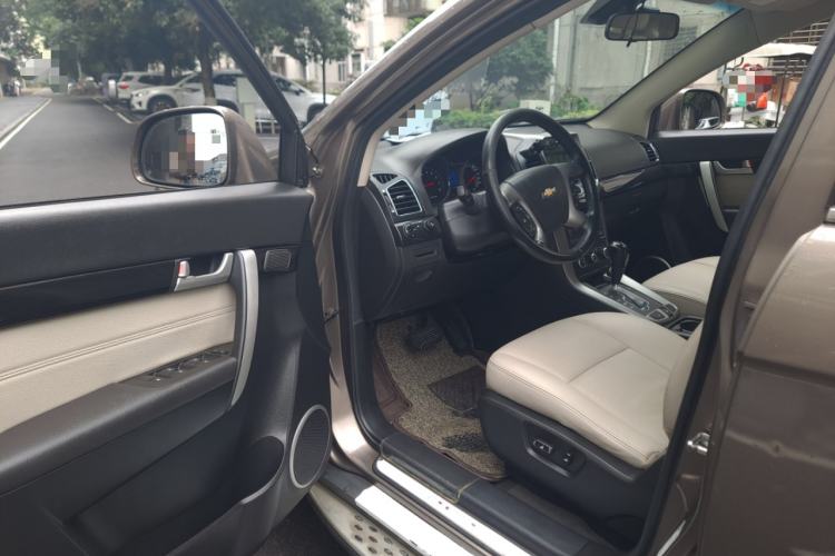 Used Chevrolet Captiva 2015 2.4L 4x4 Flagship Edition 7-Seater
