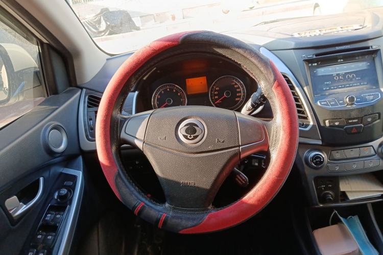 Used SsangYong Korando 2015 2.0L Two-Wheel Drive Manual ZhiZhen Edition Steering Wheel