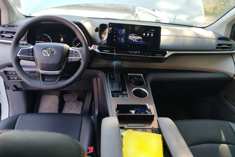 Used Toyota Sienna 2024 2.5L Hybrid Comfort Edition