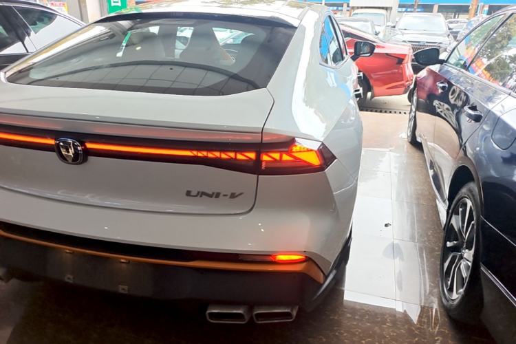 Used CHANGAN UNI-V 2025 1.5T 500Bar Prestige Sporty Version