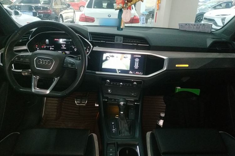 Used Audi Q3 2024 35 TFSI Fashion Dynamic Edition Center Console