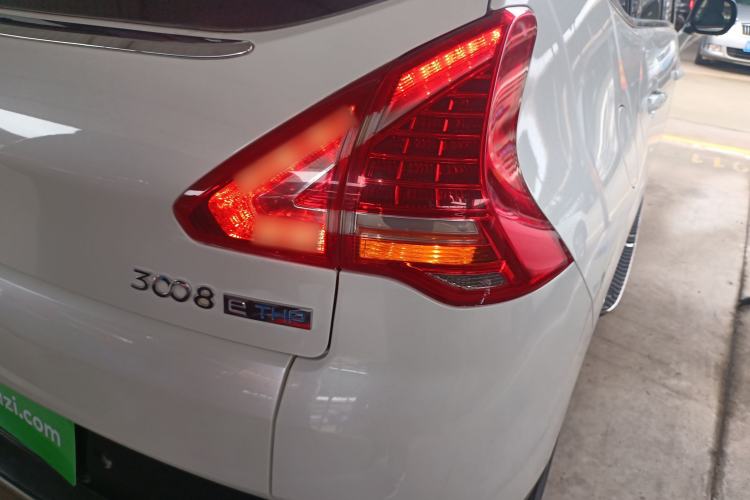 Used Peugeot 3008 2015 1.6THP Automatic Classic Edition Right Rear Taillight