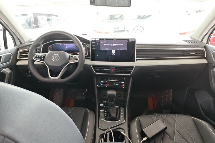 Used Volkswagen Tiguan L 2023 Revised Version 330TSI Automatic Two-Wheel Drive Smart Enjoyment Edition
