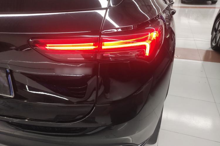 Used Buick Envision 2022 Encore S 552T Two-Wheel-Drive Luxury Model
