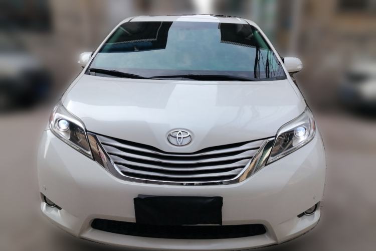 Used Toyota SIENNA 
