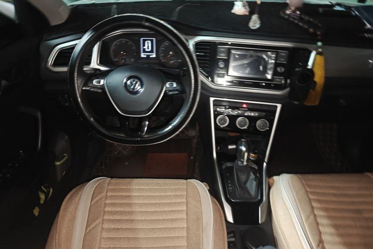 Used Volkswagen T-ROC 2019 230TSI DSG Two-Wheel-Drive Advanced Version China VI Standard Center Console