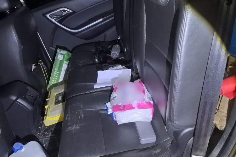 Used JMC Yusheng S350 2013 2.4T Automatic 2WD Diesel Luxury Edition 5 Seats Left Rear Seat